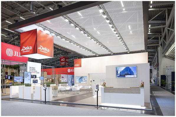 Großzügiger Messestand – fotografiert auf der Messe München.