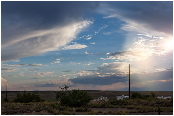 Amerikanische Prärie im Abendlicht – Weite, Freiheit, Atmosphäre.