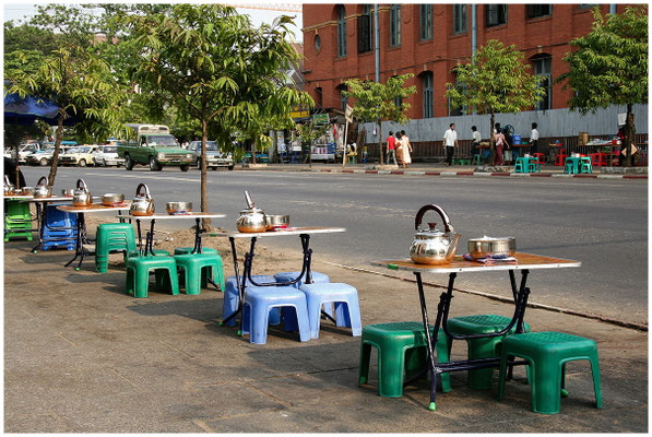 Straßenszene in Myanmar – Alltag und Kultur im Fokus.