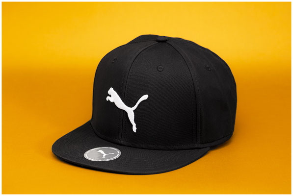 Puma Baseball Cap schwaru auf gelben Hintergrund