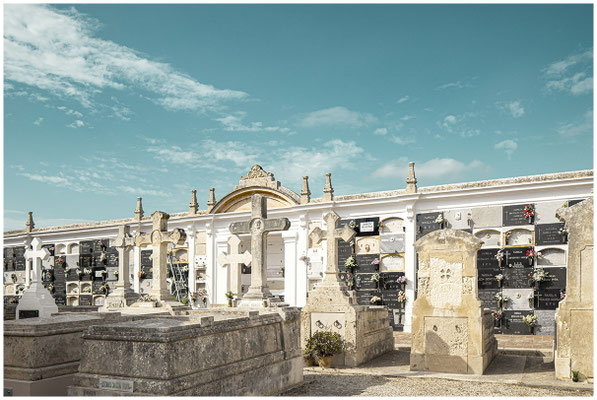 Spanischer Friedhof – Tradition trifft Vergänglichkeit.