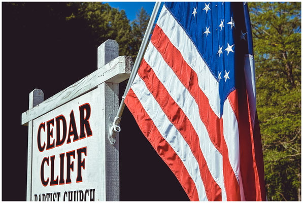 Amerikanische Flagge in Licht und Schatten – Portrait einer Nation in Farbe.