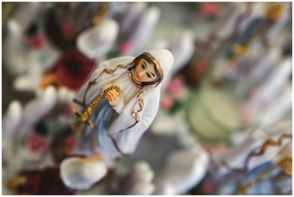 Devotionalien in Lourdes – kleine Gegenstände mit großer Symbolkraft.