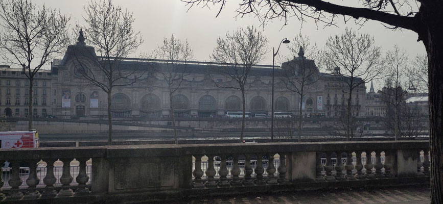 das Musée d'Orsay vom andern Ufer aus
