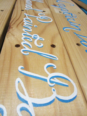 handgeschilderde houten borden met typografie / hand painted signage with typography