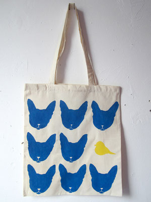 handgeschilderde tas katten en vogel / hand painted tote bag cats with bird