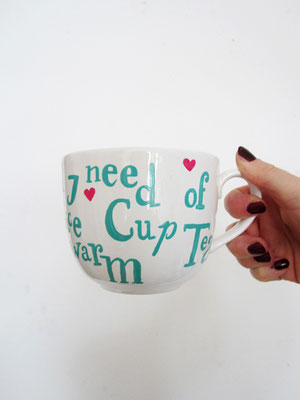 handgeschilderde mok met typografie / hand painted mug with typography