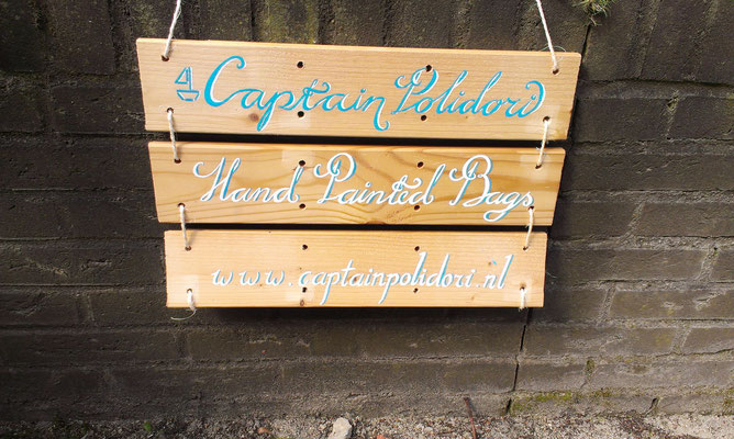 handgeschilderde houten borden met typografie / hand painted signage with typography