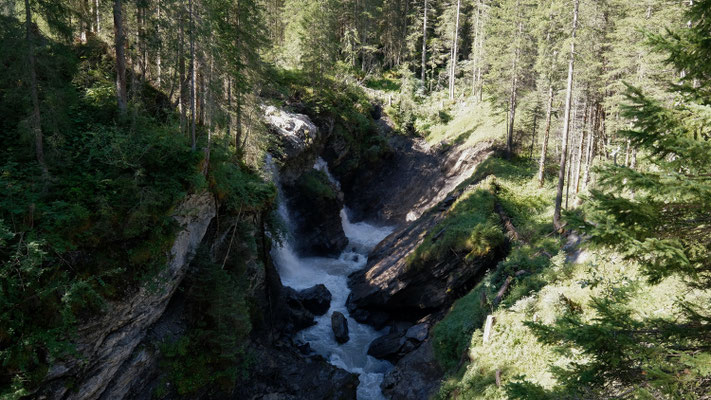 ... und Wasserfälle im Aufstieg zum Rezliberg