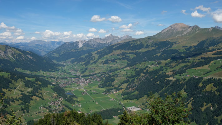 Wunderbarer Tiefblick nach Lenk