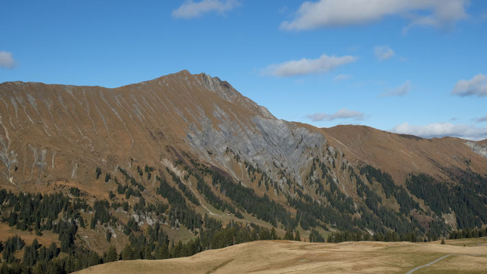 Wenn man aus der Bergstation kommt sieht man als erstes das Wistätthorn ...