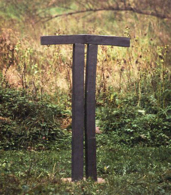 1983-03 Tau – Wegweisend. Steinzeug, Höhe ca. 190 cm