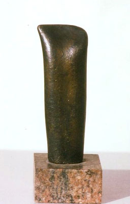 1988-13 Kleiner Torso. Bronze Steinzeug. H=19. Aufl. 5