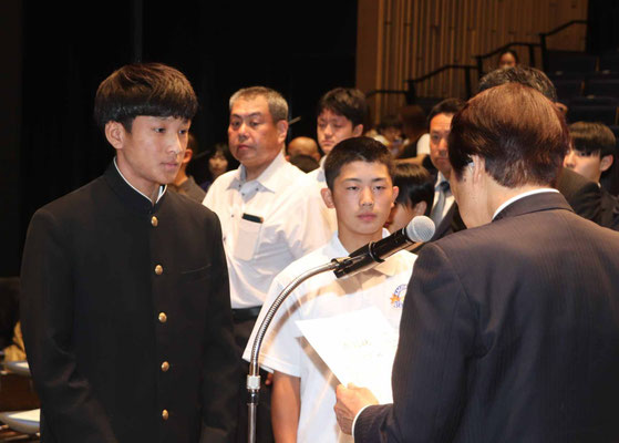 中学生ソフトテニス大会団体戦優勝の中川素晴君、辻來空君