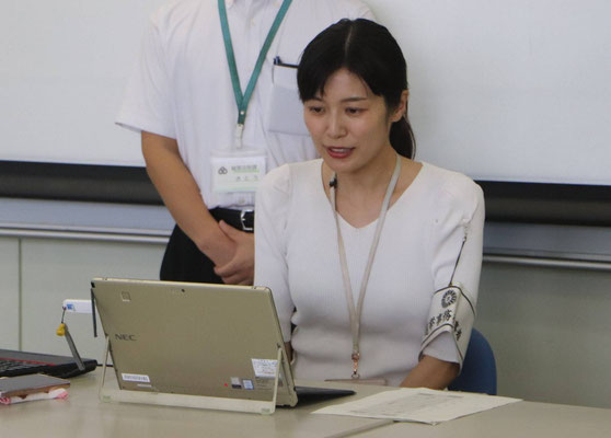 選挙管理委員会事務局が選挙に関する説明を行う
