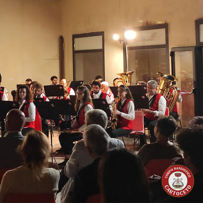 L'esibizione del Corpo Bandistico di Cartoceto durante la rassegna "Domeniche al San Domenico" a Fano.