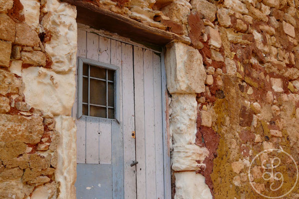 Bleu et ocre - Roussillon (Vaucluse), Provence, Septembre 2010