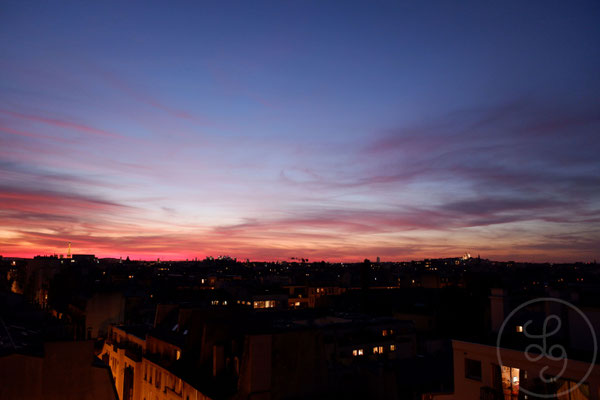 Vue de Paris à la tombée de la nuit depuis ma terrasse - - Paris, Septembre 2018