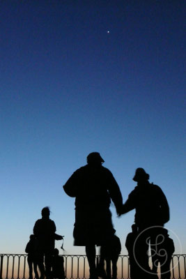 Vieux couple, au lever du soleil au sommet du Mont-Ventoux, Provence, Juillet 2009