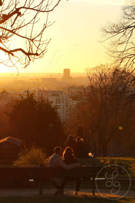 Double couple d'amoureux au cimetière du Père Lachaise - Paris, Décembre 2013