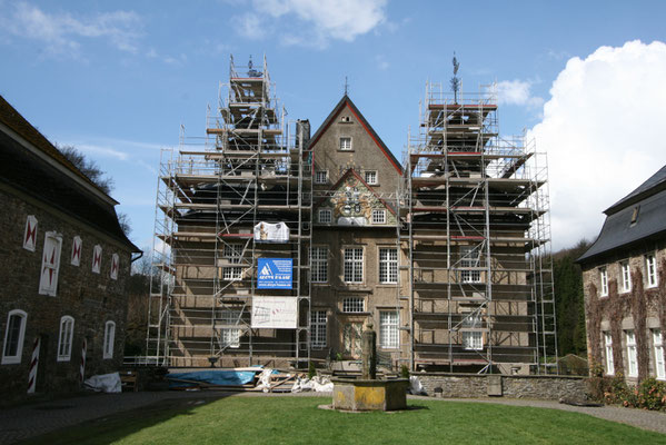 Sanierung eines Baudenkmals im Rahmen der Denkmalpflege: Schloss Neuenhof