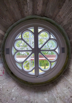 neues Fenster in einem denkmalschützen Herrenhaus