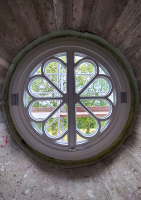neues Fenster in einem denkmalschützen Herrenhaus