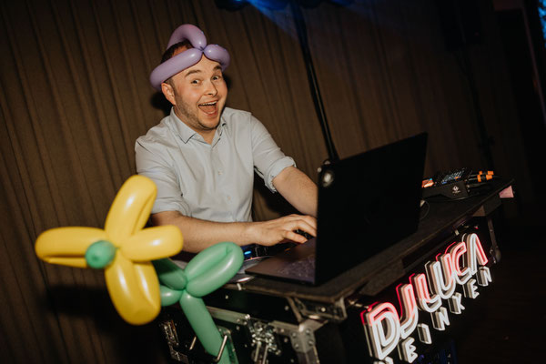 Hochzeits DJ Luca Heinken sorgt für gute Stimmung auf Veranstaltung