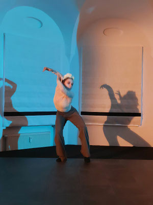 Dance Macabre von C. Saint-Saëns, Tänzerin Emma Fin (Benedict Manniegel Ballet Academy)