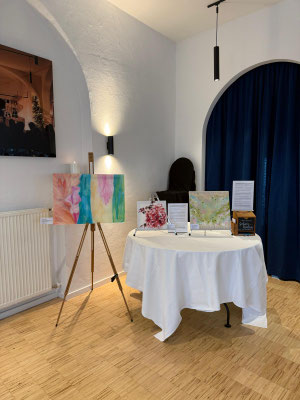 Stille Auktion mit Bildern von Andreas M. Sames, Renate Günthner und Enila (Aline Schmid)