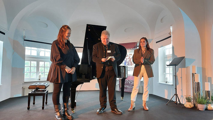 Eröffnungsansprachen von Andreas M. Sames und Sibylla Abenteuer mit Chiara Abenteuer
