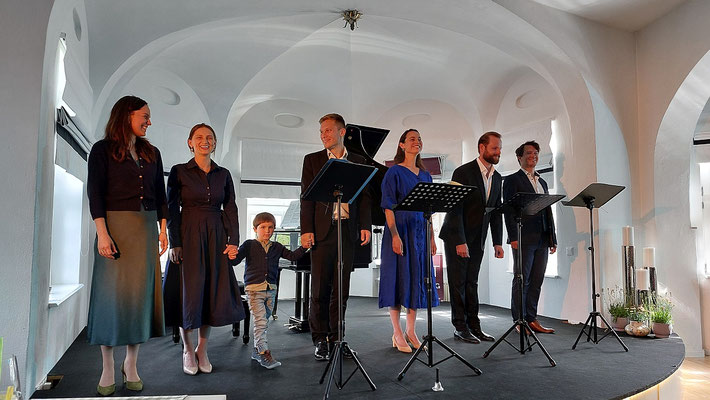 Rebeka Stoikoska und Jyri Mishukov Klavier, Julia Duscher Sopran, Valerie Pfannkuch Mezzosopran, Nikolaus Pfannkuch Tenor, Niklas Mallmann Bass