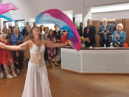 Tanz-Performance von Uta Reischl