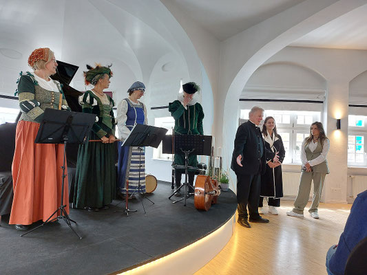 Renaissance-Tanzkreis circulus saltans puelach mit der Musikgruppe Nonesuch