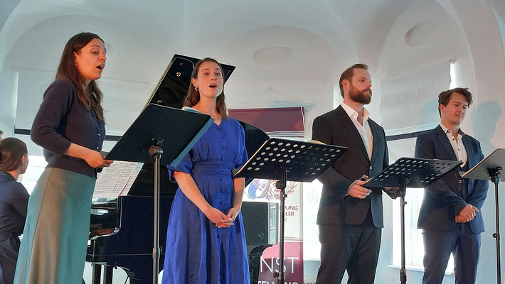 Liebeslieder-Walzer von Johannes Brahms, Julia Duscher Sopran, Valerie Pfannkuch Mezzosopran, Nikolaus Pfannkuch Tenor, Niklas Mallmann Bass