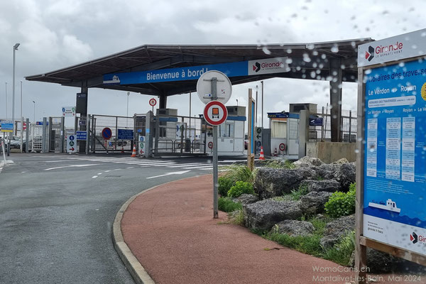 Wir sind am Hafen angelangt. Rasch noch ein Ticket lösen (60 €) und ohne anzuhalten ...