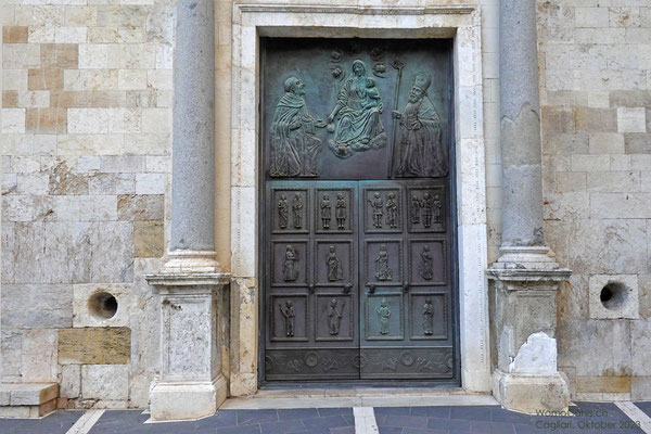 Die Pforte zur Chiesa di San Lucifero und gleich daneben ...