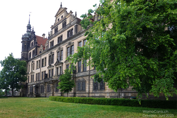 Die Schlossfassade Richtung Semperoper.