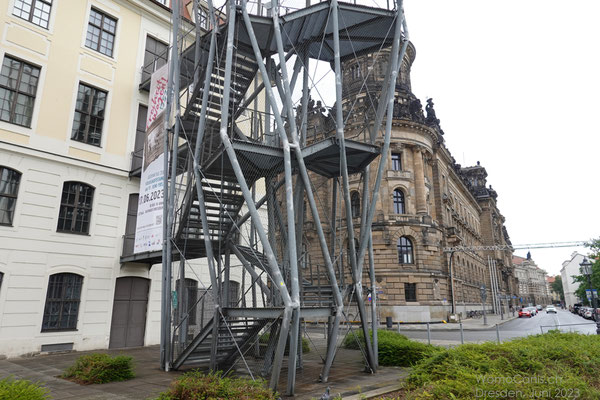 Ein besondere Aussentreppe führt zum Stadtmuseum und zur Städtischen Galerie Dresden