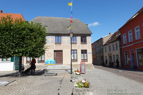 Alter Markt mit dem Stadtarchiv im Hintergrun