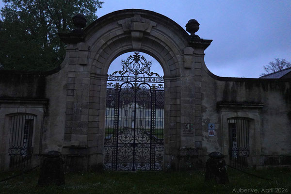 Auf der Vorderseite des Kloster