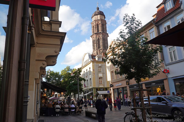 Der 72 m hohe Turm der Jacobikirche, eines der bedeutendsten Bauwerke Göttingens. Erbaut wurde die Kirche zwischen 1361 und 1459.