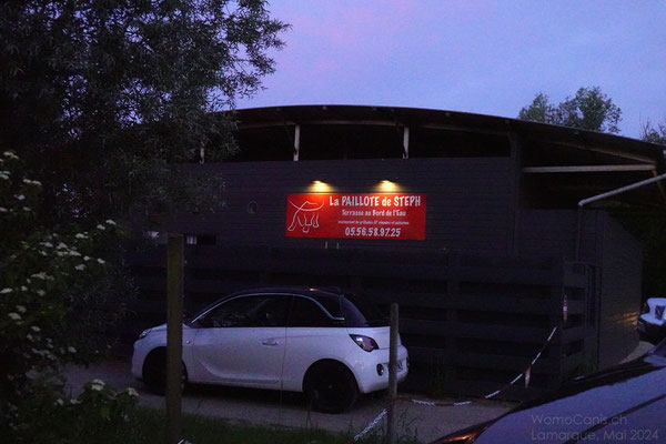 Blick zurück auf das Restaurant in dem wir gestern Abend lecker gegessen haben
