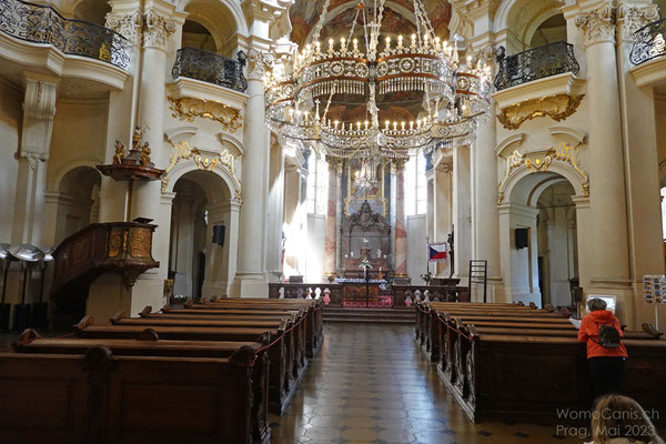 Das Innere der St. Nikolaus Kirche am Altstädter Ring
