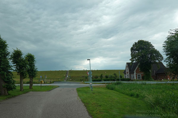 Endlich ist die Umleitung zu Ende und wir kommen wieder auf eine normale Strasse