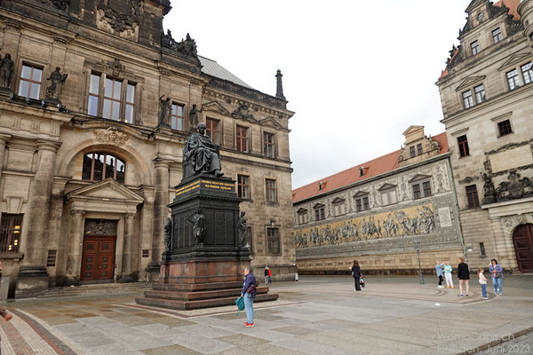 Denkmal von "Friedrich August dem Gerechten" - wer könnte passender als Statue vor dem Oberlandesgericht gewählt sein.