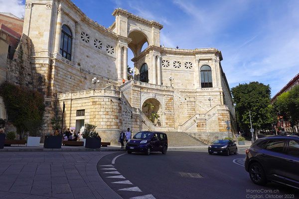 Etwas oberhalb von der Piazza liegt die Bastione di Saint Remy