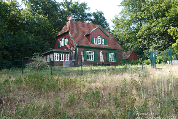 Forsthaus Leonard - ein wunderschönes Ferienhaus mit Sauna und alles umzäumt. Kurz haben wir uns überlegt, hier für ein paar Tage einzuziehen.