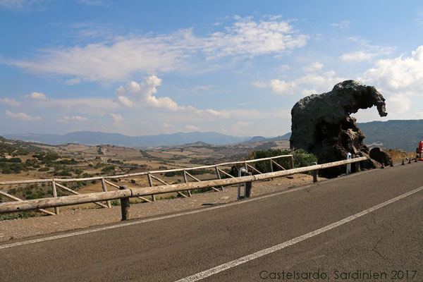 Als Elefantenfigur-Sammlerin besuchen wir natürlich auch den Roccia dell'Elefante