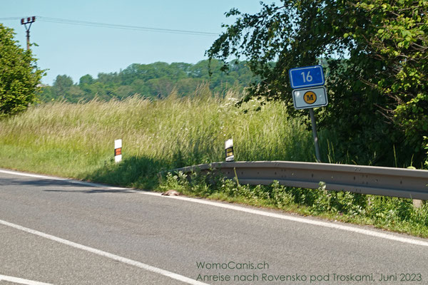 Hier ein solches Hinweisschild, das besagt, dass hier eine mautpflichtige Strasse beginnt